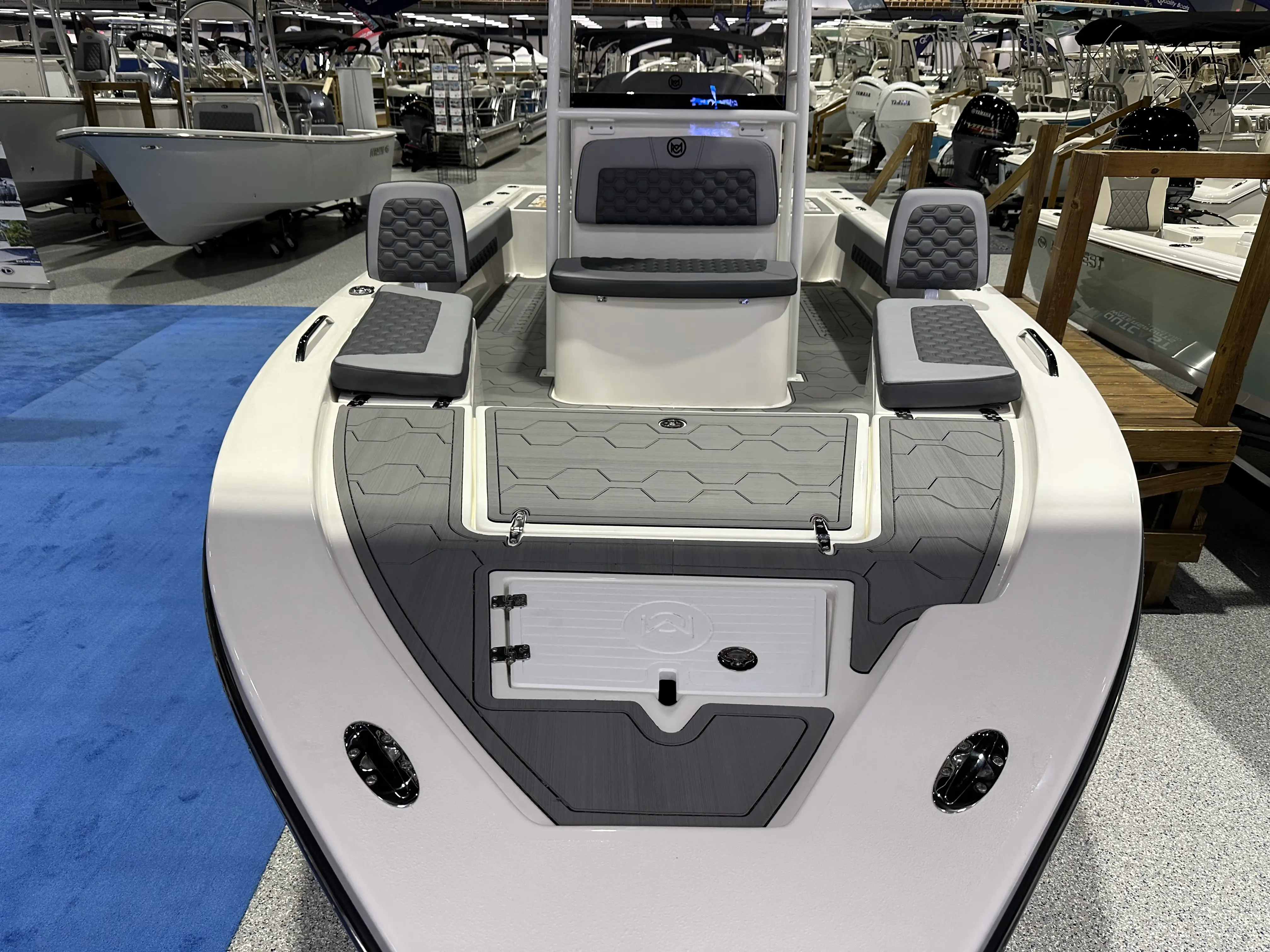 220 Bay Boat interior