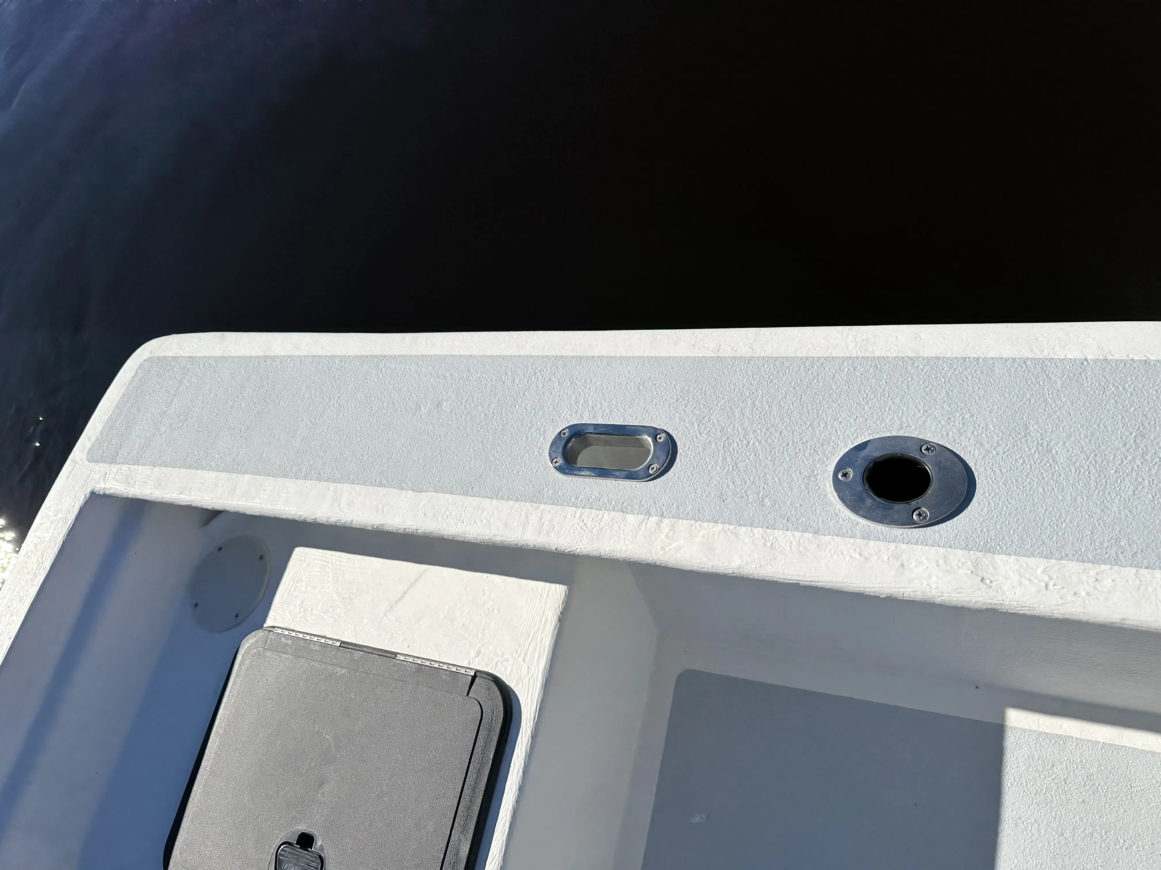 25 Hancock Skiff interior