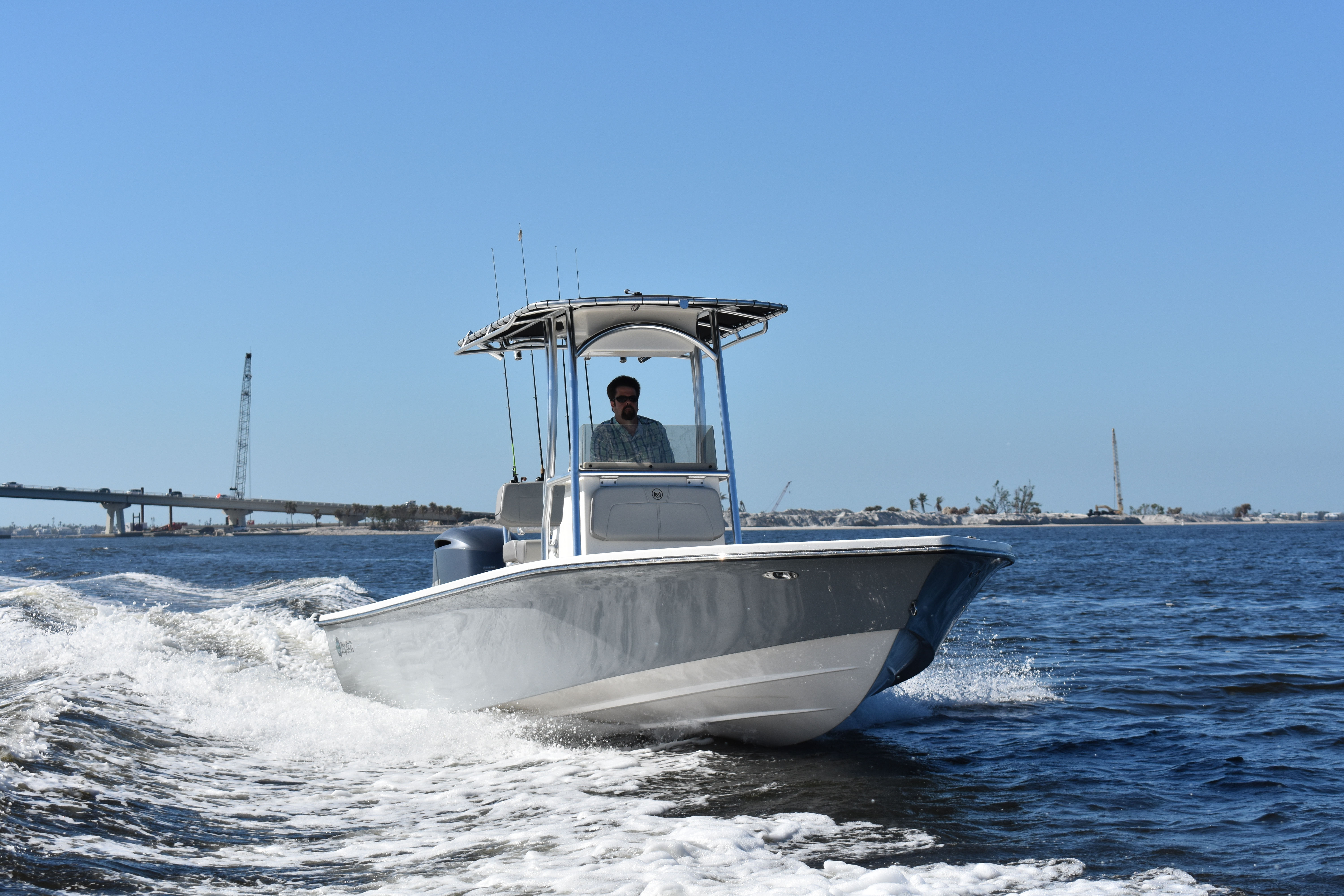 260 Bay Boat exterior